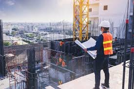 فريق هندسي يدير مشروع بناء وتطوير